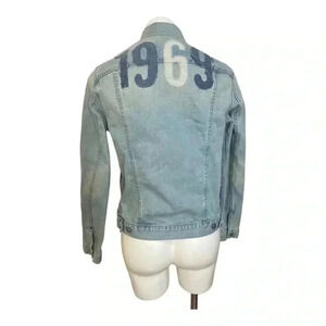 Gap jean jacket denim Canadian tuxedo trucker  embroidered 1969 size medium